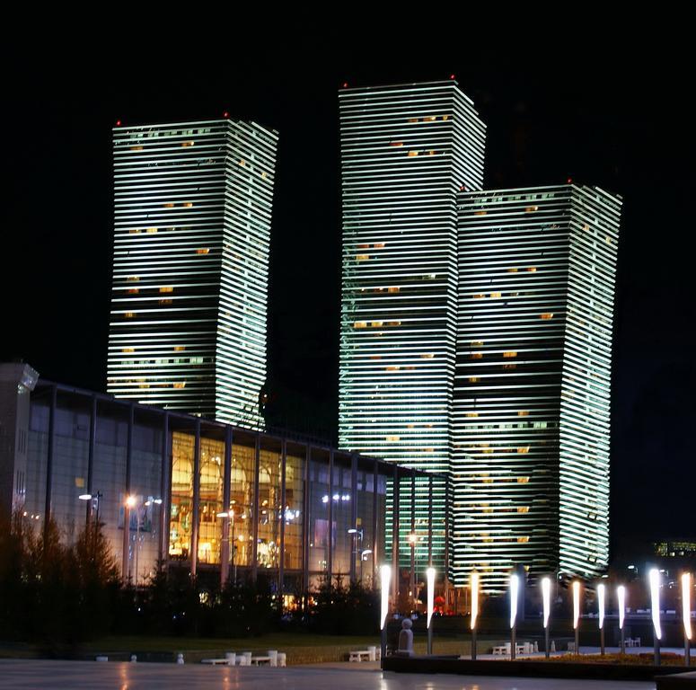 The Place Astana Hostel Exterior foto